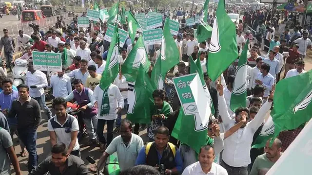 ନାମାଙ୍କନ ପତ୍ର ଦାଖଲ କରିଛନ୍ତି ବିଜେଡିର ଅନେକ ପ୍ରାର୍ଥୀ । ନିଜର ସର୍ମଥଙ୍କ ସହ ଯାଇ ଭରିଛନ୍ତି ନାମାଙ୍କନ ।