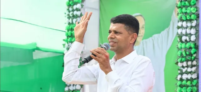  କୋରାପୁଟ ଗସ୍ତରେ ଭିକେ ପାଣ୍ଡିଆନ୍ । ଦଳୀୟ ପ୍ରାର୍ଥୀଙ୍କ ପାଇଁ ପ୍ରଚାର କରିବା ସହ କଲେ ଭୋଟ ଭିକ୍ଷା । 