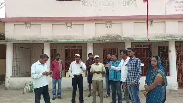 ପିିଇଓଙ୍କୁ ତାଲା ପକାଇଲେ ୱାର୍ଡମେମ୍ବର । ଦୁଇ ମାସର ଭତ୍ତା ଟଙ୍କା ମିଳିନଥିବା ଅଭିଯୋଗ ।