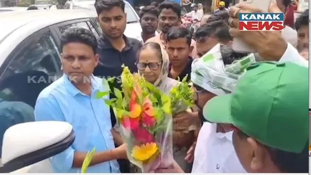 ବିଜେଡି ପ୍ରାର୍ଥୀ ସନ୍ଧ୍ୟାରାଣୀ ଦାସଙ୍କ ଜୋରଦାର ପ୍ରଚାର,ଶୋଭାଯାତ୍ରାରେ ଯାଇ ନିଜ ସପକ୍ଷରେ କରୁଛନ୍ତି ଭୋଟ ଭିକ୍ଷା ।