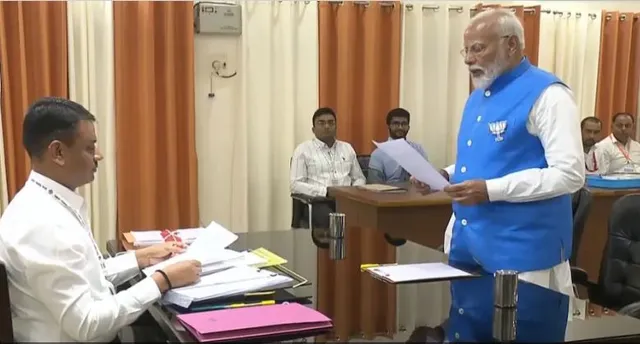 ନାମାଙ୍କନ ଭରିଲେ ମୋଦୀ । ବାରାଣାସୀ ଆସନରୁ ତୃତୀୟ ଥର ପାଇଁ କଲେ ପ୍ରାର୍ଥୀପତ୍ର ଦାଖଲ ।