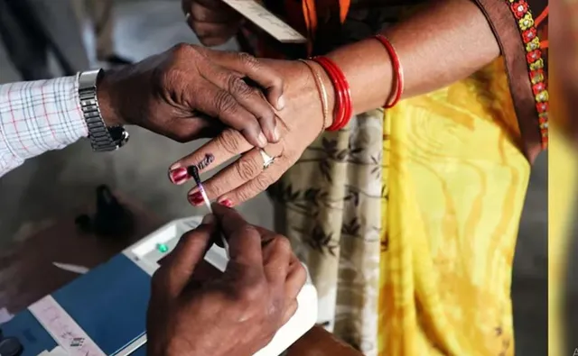 ରାଜ୍ୟ ଦେଉଛି ଭୋଟ୍:  ଦିନ ୧ଟା ସୁଦ୍ଧା ୩୫.୩୧ ପ୍ରତିଶତ ଭୋଟିଂ ସୂଚନା । ହିଞ୍ଜିଳିକାଟୁରେ ୩୬.୩୭%, କଣ୍ଟାବାଂଜିରେ ୨୬.୭୭% ମତଦାନ ।  