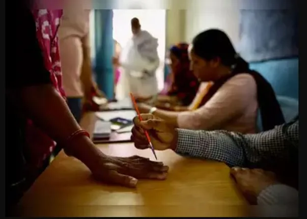 ଆସନ୍ତାକାଲି ରାଜ୍ୟରେ ଦ୍ୱିତୀୟ ପର୍ଯ୍ୟାୟ ନିର୍ବାଚନ ପାଇଁ ପଡିବ ଭୋଟ । ୫ ଲୋକସଭା ଆସନ ଓ ୩୫ ବିଧାନସଭା ଆସନରେ ହେବ ମତଦାନ । ମୁଖ୍ୟମନ୍ତ୍ରୀଙ୍କ ଦୁଇ ଆସନ ହିଞ୍ଜିଳି, କଣ୍ଟାବାଞ୍ଜି ଉପରେ ସମସ୍ତଙ୍କ ନଜର ।