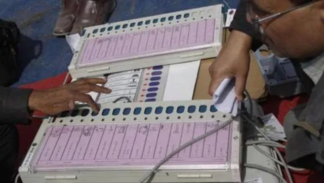 ରାଜ୍ୟରେ ତୃତୀୟ ପର୍ଯ୍ୟାୟ ଭୋଟ , ଆରମ୍ଭରୁ ଏକାଧିକ ବୁଥରେ ଇଭିଏମ୍ ତ୍ରୁଟି । ମତଦାନରେ ବିଳମ୍ବ