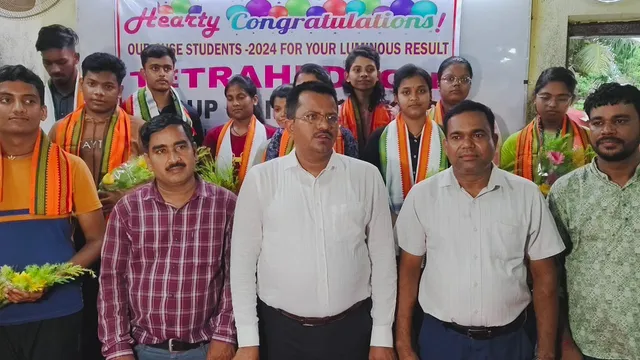 + ୨ ବିଜ୍ଞାନ ପରୀକ୍ଷାଫଳ : ଟେଟ୍ରାହେଡ୍ରନର ଶତପ୍ରତିଶତ ସଫଳତା, ଇଂରାଜୀ ବିଷୟର ମୂଲ୍ୟାଙ୍କନକୁ ନେଇ ପ୍ରଶ୍ନ ଉଠାଇଲେ ଛାତ୍ରଛାତ୍ରୀ ।