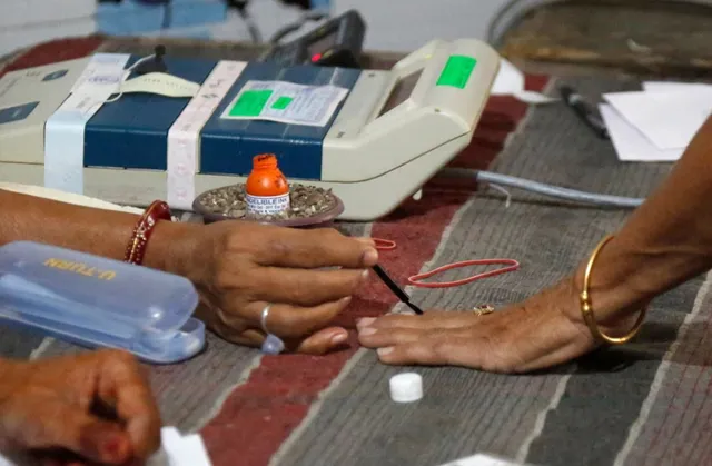 ପୋଲିଂ କେନ୍ଦ୍ରକୁ ମୋବାଇଲ ମନା । ଉଭୟ ଅଧିକାରୀ ଓ ଭୋଟରଙ୍କୁ ମୋବାଇଲ ନନେବାକୁ ମୁଖ୍ୟ ନିର୍ବାଚନ ଅଧିକାରୀଙ୍କ ଅପିଲ ।