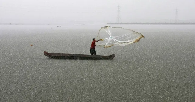 ସାମ୍ଭାବ୍ୟ ବାତ୍ୟାକୁ ନେଇ ମତ୍ସଜୀବୀଙ୍କ ପାଇଁ ଜାରି ହେଲା ସତର୍କ ସୂଚନା