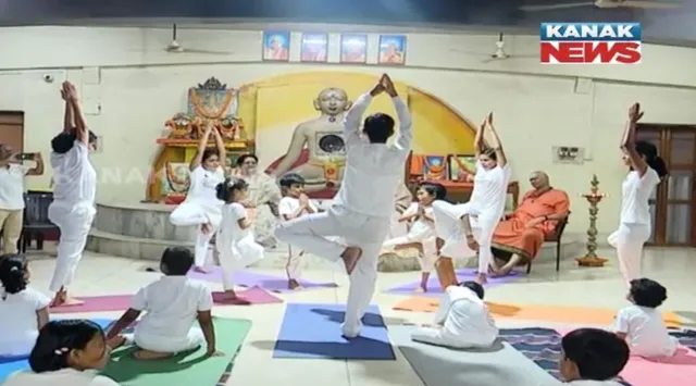 ସତ୍ୟାନନ୍ଦ ଯୋଗ ବିଦ୍ୟାଳୟରେ ଯୋଗ ଶିବିର । ବୌଦ୍ଧିକ ଓ ଶାରୀରିକ ବିକାଶ ପାଇଁ ଗୀତାପାଠ ସହ ଶିଶୁଙ୍କୁ ଯୋଗ ଶିକ୍ଷା ଉପରେ ଗୁରୁତ୍ୱ ।