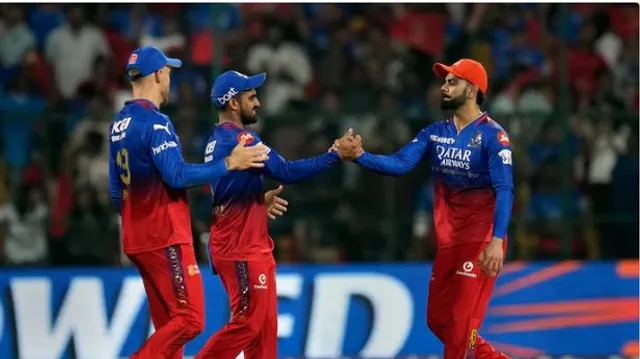 ଲଗାତାର ୫ଟି ମ୍ୟାଚରେ ବିଜୟ ପରେ ପ୍ଲେ ଅଫ୍ ରେସରେ ଆରସିବି । ପଏଣ୍ଟଟେବୁଲରେ ସପ୍ତମରୁ ପଞ୍ଚମ ସ୍ଥାନକୁ ଉନ୍ନିତ ହେଲା ଦଳ ।