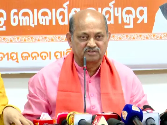 ରାଜ୍ୟ ସରକାରଙ୍କୁ ଘେରିଲେ ରାଜ୍ୟ ବିଜେପି ସଭାପତି । କହିଲେ ମହାନଦୀରେ ହେଇପାରିଲାନି ବ୍ୟାରେଜ୍ । ଆମେ ସରକାରକୁ ଆସିଲେ କରିବୁ ବ୍ୟାରେଜ୍ ।