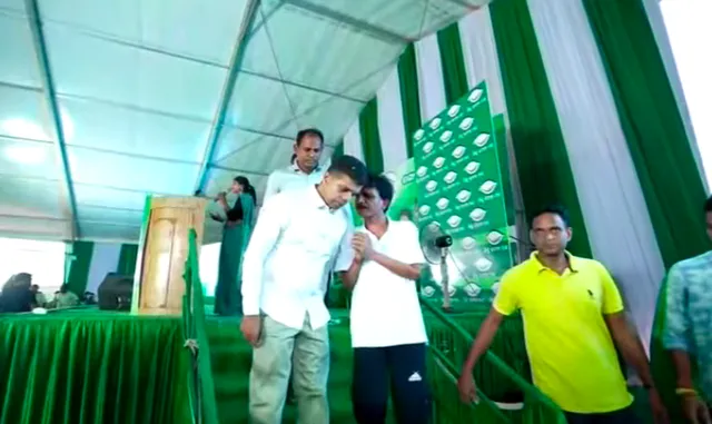 “ସୁଶାନ୍ତ ସିଂ ବିଜେଡିର ସଚିନ ତେନ୍ଦୁଲକର । ସବୁ ନିର୍ବାଚନରେ ସେ ଛକା ମାରନ୍ତି” । ଭଟଲିରେ ବିରୋଧୀଙ୍କୁ ଟାର୍ଗେଟ କରିବା ସହ ଏମିତି କହିଲେ ପାଣ୍ଡିଆନ୍ ।