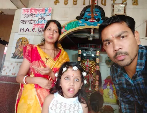 ବାପା, ମାଆ ଓ ଝିଅକୁ ଗୁଳି ମାରିଲା କିଏ? ଖେଳପଡିଆରେ କାର ଭିତରୁ ମିଳିଲା ବାପା, ମାଆ ଓ ଝିଅଙ୍କ ଗୁଳିବଦ୍ଧ ମୃତଦେହ ।