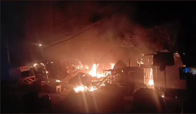 ରାତି ଅଧରେ ରାଜଧାନୀରେ ନିଆଁ । ଭୁବନେଶ୍ୱରର ପାଣ୍ଡରା ଛକରେ ସିଲିଣ୍ଡର ବିସ୍ଫୋରଣରେ ଜଳିଗଲା ୩ ଦୋକାନ