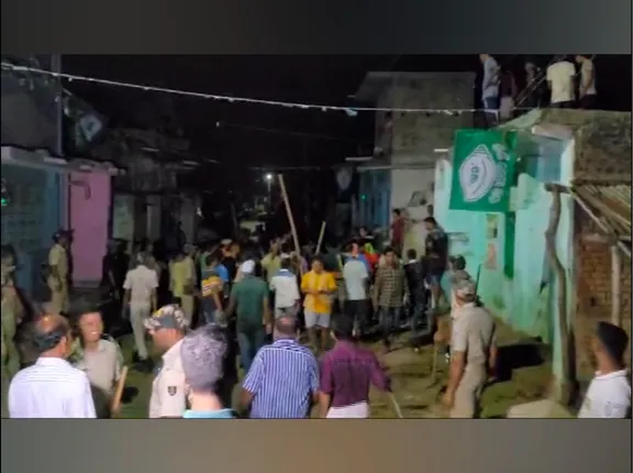 ଦ୍ୱିତୀୟ ପର୍ଯ୍ୟାୟ ନିର୍ବାଚନ ପୂର୍ବରୁ ହିଂସା । ଭଞ୍ଜନଗର ବେତାର ଛକରେ ସରପଂଚଙ୍କ ସ୍ୱାମୀଙ୍କୁ ମରଣାନ୍ତକ ଆକ୍ରମଣ, ପ୍ରତିବାଦରେ ବିଜେପି କର୍ମୀଙ୍କ ଧାରଣା