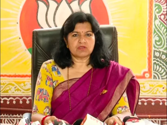 ପୁଣିଥରେ ବିଜେଡିକୁ ଖୋଲା ଆହ୍ୱାନ ଦେଲେ ଭୁବନେଶ୍ୱର ସାଂସଦ ଅପରାଜିତା ଷଡଙ୍ଗୀ । ୪୮ ଘଣ୍ଟା ପରେ ବି କାହିଁକି ଆସିଲାନି ଆହ୍ୱାନର ଉତର କଲେ ପ୍ରଶ୍ନ...