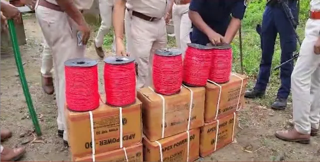 ସୋରରେ ବିସ୍ଫୋରକ ଗୋଦାମ ଉପରେ ଚଢଉ । ବିପୁଳ ପରିମାଣରେ ବିସ୍ଫୋରକ ଜବତ ।