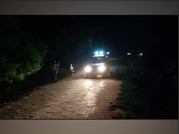 ଭୋଟ୍ ପୂର୍ବରୁ ସଜାଗ ହେଲେ ଲୋକେ । ଅନ୍ଧାରୀ ବିଜେ ବେଳେ ଟଙ୍କା କାରବାର ରୋକିବାକୁ ଗାଁ ଜଗିଛନ୍ତି ଗ୍ରାମବାସୀ, ଆସନ୍ତାକାଲି କାକଟପୁରରେ ୮ ବିଧାୟକଙ୍କ ଭାଗ୍ୟ ପରୀକ୍ଷା