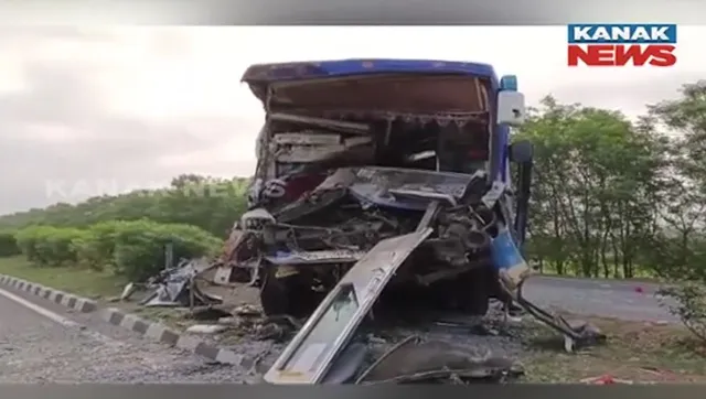 ଟ୍ରକକୁ ଧକ୍କା ଦେଲା ବସ୍ । ୧୦ ଯାତ୍ରୀ ଗୁରୁତର ଆହତ, ଟ୍ରକ ଡ୍ରାଇଭର ମୃତ । ଯାଜପୁର ବଡ଼ଚଣାଠାରେ ଦୁର୍ଘଟଣା ।