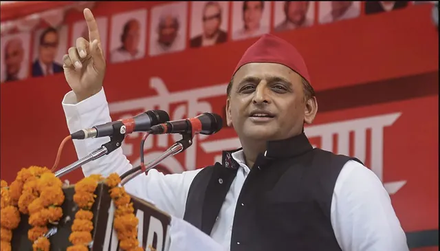 ଆମେଠୀରେ ସ୍ମୃତି ଇରାନୀଙ୍କ ଉପରେ ବର୍ଷିଲେ ଅଖିଳେଶ । କହିଲେ, ଏବେ ସିଲିଣ୍ଡର ବାଲା ସରେଣ୍ଡର କରୁଛନ୍ତି