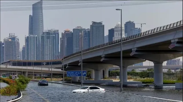 ଦୁବାଇରେ ପୁଣି ତାଣ୍ଡବ ରଚିଲା ବର୍ଷା । ବୁଡିଲା ରାସ୍ତାଘାଟ, ଭାସିଲା କାର୍