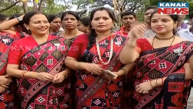 ଆସିବେ ପ୍ରଧାନମନ୍ତ୍ରୀ: ରୋଡ ସୋ’ରେ ମୋଦୀଙ୍କ ଆଗରେ ସମ୍ବଲପୁରୀ ଶାଢୀ ପିନ୍ଧି ଚାଲିବେ ୨୦୦ ମହିଳା