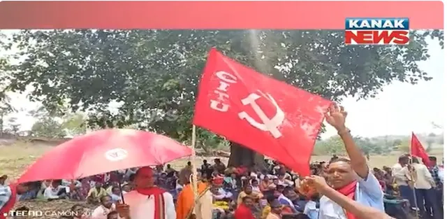 ଗ୍ରାମ୍ୟ ଜଙ୍ଗଲ ଅଧିକାର କମିଟି ଗଠନ ଦାବିରେ ଭୋଟ ବର୍ଜନ ନିଷ୍ପତି । ସେପଟେ କଳାହାଣ୍ଡି କୋକସରାରେ ନିଜ ଗାଁରେ ବୁଥ୍ ନଥିବାରୁ ଭୋଟ ଦେଲେ ନାହିଁ ଭୋଟର ।