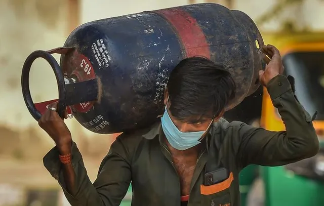 କମିଲା ଏଲପିଜି ଦର । ଦିଲ୍ଲୀରେ ଲାଗୁ ହେଲା ନୂଆ ଦର । 