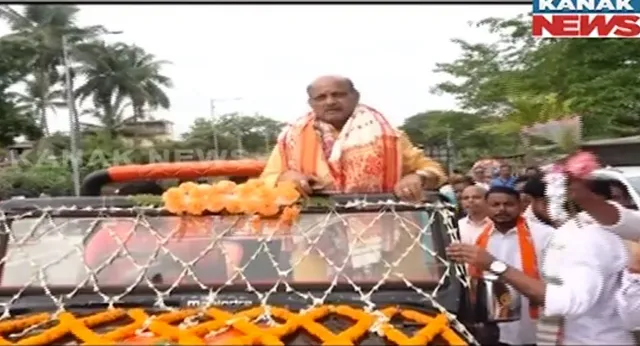 ଆଜି ପବିତ୍ର ଦିନରେ ନାମାଙ୍କନ ଭରୁଛନ୍ତି ବଡ଼ ନେତା ।  ପ୍ରାର୍ଥିପତ୍ର ଦାଖଲ ପାଇଁ ଗଲେ ମନମୋହନ ସାମଲ ,ଗଣେଶ୍ୱର ବେହେରା, ଅତନୁ ସବ୍ୟସାଚୀ ଓ ଆକାଶ ଦାସ ...