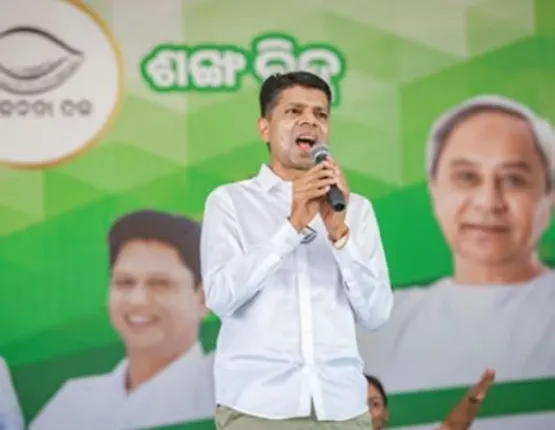 ‘କେନ୍ଦ୍ରମନ୍ତ୍ରୀ ୧୦ ବର୍ଷରେ ଗୋଟିଏ ରାସ୍ତା କରିପାରିଲେନି, ଲୋକଙ୍କୁ ବଡବଡ କଥା କହୁଛନ୍ତି’: ସମ୍ବଲପୁରରେ ଧମେନ୍ଦ୍ରଙ୍କୁ ଟାର୍ଗେଟ କଲେ ପାଣ୍ଡିଆନ୍