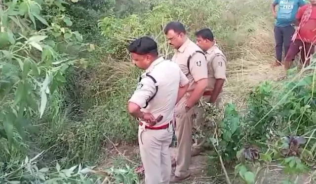 ଖୋର୍ଦ୍ଧାରେ ଚାଞ୍ଚଲ୍ୟ । ନଦୀ ପଠାରୁ ମିଳିଲା ପ୍ରେମୀଯୁଗଳଙ୍କ ଗଳିତ ମୃତଦେହ ।