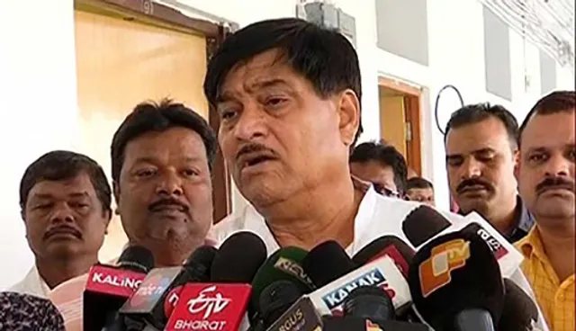 ନିର୍ବାଚନ ପ୍ରଚାର ବେଳେ ରାଜା ସ୍ୱାଇଁଙ୍କ ଭାବବିହ୍ୱଳ ନିବେଦନ । କହିଲେ, ଏହା ତାଙ୍କର ଶେଷ ନିର୍ବାଚନ ଲଢେଇ । ସେବା ପାଇଁ ଶେଷ ଥର ସୁଯୋଗ ଦେବାକୁ କଲେ ଅପିଲ