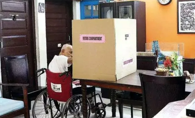 ଭୋଟ ଦେବା ପାଇଁ ଯିବାକୁ ପଡି଼ବନି ମତଦାନ କେନ୍ଦ୍ର । ଘରକୁ ଆସିବେ ପୁଲିଂ ଅଧିକାରୀ । ଦିବ୍ୟାଙ୍ଗ ଏବଂ ବୟସ୍କଙ୍କ ପାଇଁ ସ୍ୱତନ୍ତ୍ର ସୁବିଧା ।