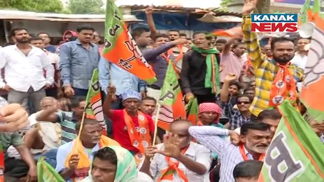 ଚିଲିକା ବିଧାୟକ ପ୍ରଶାନ୍ତ ଜଗଦ୍ଦେବଙ୍କ ଗିରଫକୁ ବିରୋଧ । ଖୋର୍ଦ୍ଧା ରିଟର୍ଣ୍ଣିଂ ଅଫିସରଙ୍କ କାର୍ଯ୍ୟାଳୟ ଘେରାଉ ।