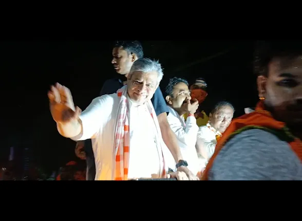 ବାହାନଗାରେ ରେଳମନ୍ତ୍ରୀ ଅଶ୍ୱିନୀ ବୈଷ୍ଣବଙ୍କ ପ୍ରଚାର । ରୋଡ ଶୋ କରି ସାଂସଦ ପ୍ରାର୍ଥୀ ଓ ବିଧାୟକ ପ୍ରାର୍ଥୀଙ୍କ ପାଇଁ ମାଗିଲେ ଭୋଟ ।