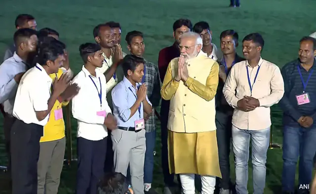 ମୋଦୀଙ୍କ ଶପଥ ଗ୍ରହଣ ଉତ୍ସବରେ ଅତିଥି ହେବେ ସଫେଇ କର୍ମଚାରୀ, କିନ୍ନର ଏବଂ ଶ୍ରମିକ । ସ୍ୱତନ୍ତ୍ର ଭାବେ ପ୍ରସ୍ତୁତ ହେଇଛି ଅତିଥିଙ୍କ ଲିଷ୍ଟ...