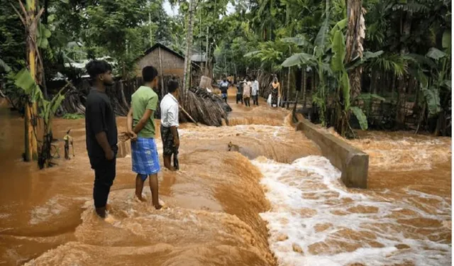 ଆସାମରେ ବନ୍ୟା ସ୍ଥିତି ଗମ୍ଭୀର । ୧୩ ଜିଲ୍ଲାରେ ସାଢେ ୫ ଲକ୍ଷ ଲୋକ ପ୍ରଭାବିତ, ୬ଜଣଙ୍କ ମୃତ୍ୟୁ ।