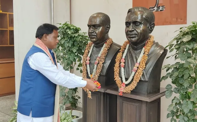 ଆଜି ରାଜଘାଟରେ ଶ୍ରଦ୍ଧାଞ୍ଜଳି ଜଣାଇବେ ମୁଖ୍ୟମନ୍ତ୍ରୀ ମୋହନ ମାଝୀ । ମହାତ୍ମା ଗାନ୍ଧୀ ଏବଂ ବାଜପେୟୀଙ୍କ ସମାଧିସ୍ଥଳରେ ଦେବେ ପୁଷ୍ପମାଲ୍ୟ ।