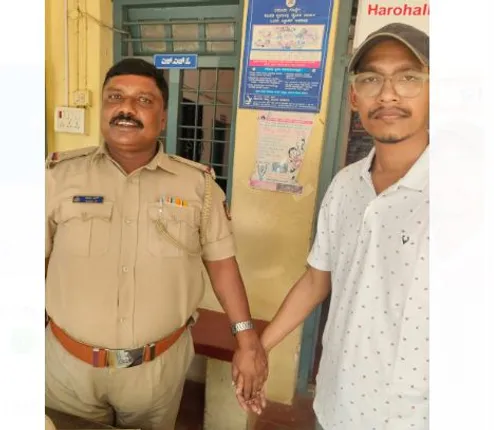 କର୍ଣ୍ଣାଟକରୁ ଠାବ ହେଲେ ଡାକ୍ତର ଅମ୍ଳାନ । ଶବ ବ୍ୟବଚ୍ଛେଦ ଘଟଣାକୁ ନେଇ ଅପହୃତ ହୋଇଥିଲେ ।