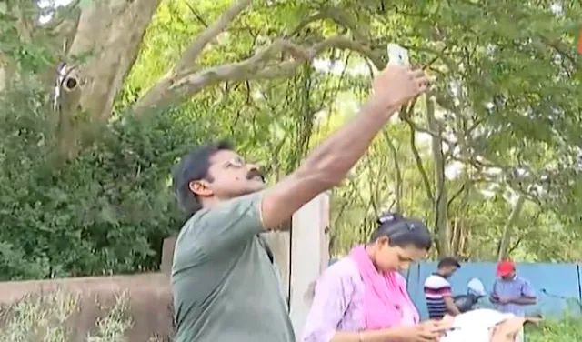 ବାଲେଶ୍ୱରରେ କର୍ଫ୍ୟୁ କୋହଳ, ହେଲେ ଆସିନି ଇଣ୍ଟରନେଟ୍ ; ସମସ୍ୟା ଭୋଗୁଛନ୍ତି ଛାତ୍ରଛାତ୍ରୀ