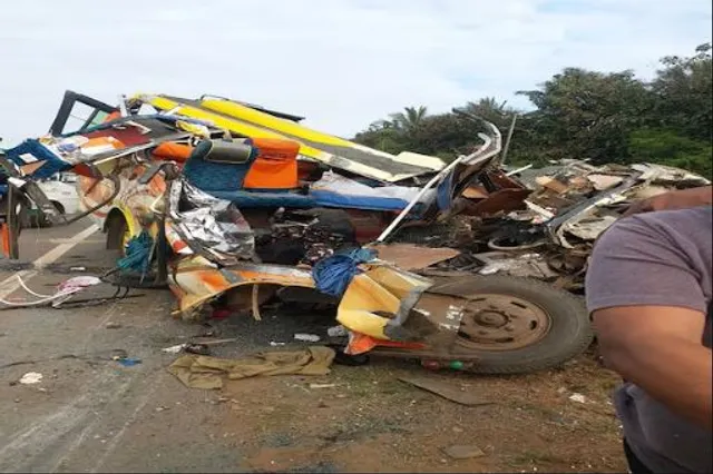 ପାର୍କିଂ ଟ୍ରକ୍‌କୁ ଧକ୍କା ଦେଲା ମିନି ବସ୍‌: ୧୩ ମୃତ, ୪ ଆହତ