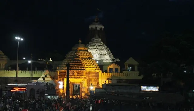 ଶ୍ରୀମନ୍ଦିର ଚାରିପାଶ୍ୱର୍ରେ ଆଲୋକୀକରଣ ବ୍ୟବସ୍ଥା ବନ୍ଦ । ସବୁ ଲାଇଟ୍ ଖୋଲିନେଲେ ଠିକାଦାର । ସରକାର ବଦଳିବା ପରେ ଏଭଳି ହୋଇଥିବା ଅଭିଯୋଗ