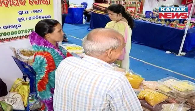 ଅନ୍ତର୍ଜାତୀୟ ବ୍ୟବସାୟ ମେଳାରେ ଆକର୍ଷଣର କେନ୍ଦ୍ରବିନ୍ଦୁ ପାଲଟିଛି ଦମ୍ପତିଙ୍କ ଷ୍ଟଲ: ମାଣ୍ଡିଆରେ ପ୍ରସ୍ତୁତ ଚାଓମିନ୍, ପାସ୍ତା, ମାଣ୍ଡିଆ ଲଡ଼ୁ, ସେଓ, ବିସ୍କୁଟ, ନିମକି ବିକ୍ରି କରୁଛନ୍ତି ପ୍ରମିଳା ଓ ଗୋପାଳ