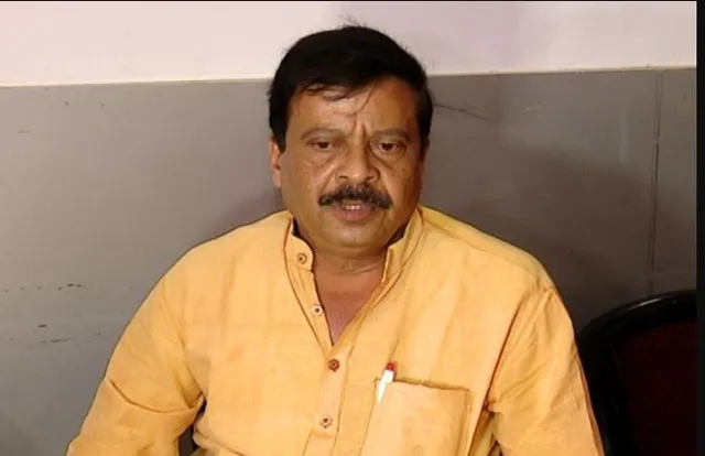 ଦିଲ୍ଲୀରୁ ଫେରିଲେ ସୁରେଶ ପୂଜାରୀ । କହିଲେ, କାଲି ପର୍ଯ୍ୟବେକ୍ଷକ ବାଛିବେ ମୁଖ୍ୟମନ୍ତ୍ରୀ, ଘୋଷଣାକୁ ଅପେକ୍ଷା କର ।