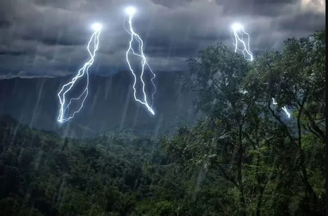 ପାରଳାଖେମୁଣ୍ଡିରେ କାଳବୈଶାଖୀ ତାଣ୍ଡବ। ଟ୍ୱିନ ସିଟିରେ ପ୍ରବଳ ବର୍ଷା ।