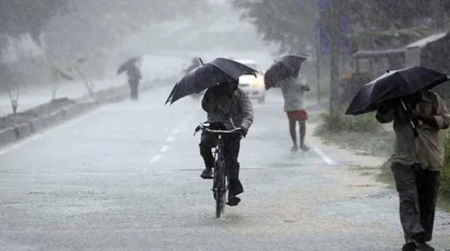 ଦୁର୍ବଳ ହେଉଛି ବଙ୍ଗୋପସାଗରରେ ସୃଷ୍ଟ ଅବପାତ ; ପ୍ରଭାବରେ ରାଜ୍ୟର ବିଭିନ୍ନ ସ୍ଥାନରେ ବର୍ଷା ଜାରି , ଆହୁରି ୪ ଦିନ ବର୍ଷିବ