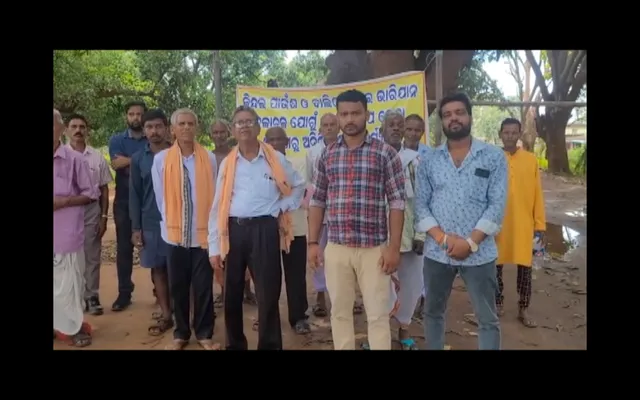 ଅଭିଶପ୍ତ ପାଲଟିଛି ରାସ୍ତା । ଅନୁଗୁଳ କଣିହାଁ ବ୍ଲକ ଘଣିଆନାଳୀ ଗାଁକୁ ସଂଯୋଗ କରୁଥିବା ରାସ୍ତା ସାରା ଖାଲଖମାର, ଧାରଣା ପରେ ବି ହେଉନି ସମାଧାନ