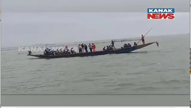 ମଝି ଚିଲିକାରେ ପୁଣି ଫସିଲା ଡଙ୍ଗା, ଘାଟ ଡଙ୍ଗାରେ ଫସି ରହିଛନ୍ତି ୧୭ଜଣ ଯାତ୍ରୀ । ପ୍ରଶାସନର ନାହିଁ ଗୁରୁତ୍ୱ