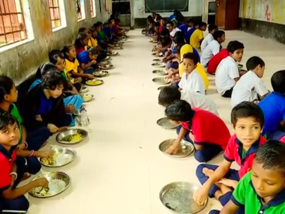 ବଢ଼ିପାରେ ମଧ୍ୟାହ୍ନ ଭୋଜନ ମୁଣ୍ଡପିଛା ଅର୍ଥ, ବିଧାନସଭାରେ ସୂଚନା ଦେଲେ ବିଦ୍ୟାଳୟ ଓ ଗଣଶିକ୍ଷା ମନ୍ତ୍ରୀ ନିତ୍ୟାନନ୍ଦ ଗଣ୍ଡ ।