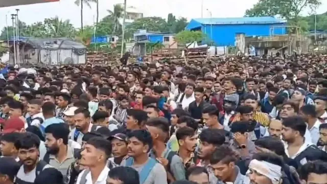 ୨୧୦୦ ବିମାନବନ୍ଦର ଚାକିରି ପାଇଁ ୨୫୦୦୦ ଆଶାୟୀ: ମୁମ୍ବାଇରେ ଦଳାଚକଟା ଭଳି ସ୍ଥିତି