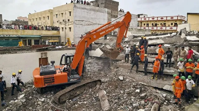 ଭୁଶୁଡିଲା ୬ ମହଲା କୋଠା, ୭ ମୃତ, ଉଦ୍ଧାର କାର୍ଯ୍ୟରେ ଲାଗିଛି ଏନଡିଆରଏଫ୍ ଟିମ୍